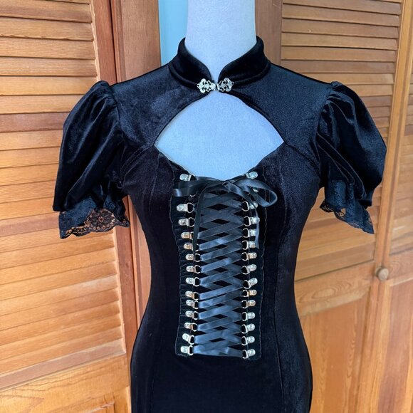 Gothic Victorian Visual Kei Velvet Obsessions Lace-up Front Gown Dress - Picture 3 of 11